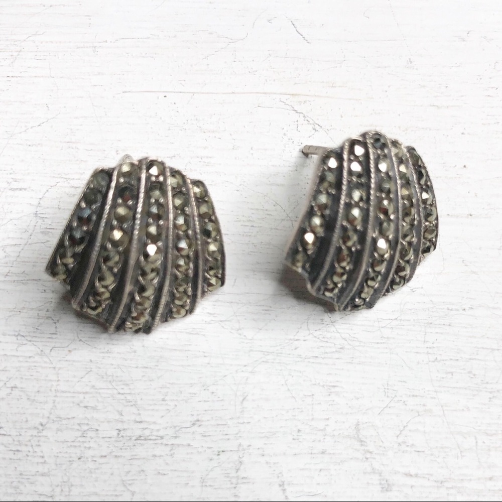 Shiny Sterling Silver Shell Shape Stud Earrings - image 2